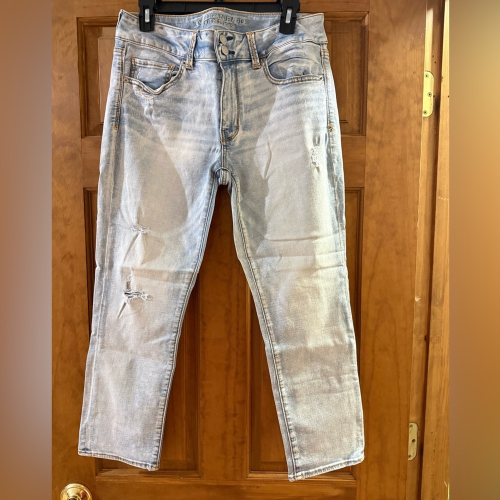American Eagle Light Wash Distressed Women’s Jeans